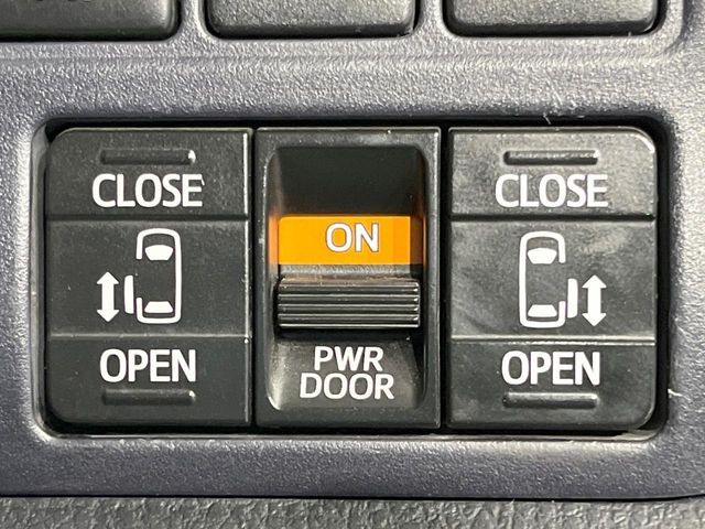 TOYOTA VOXY 2016 Image 31