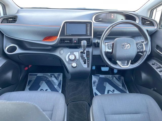 TOYOTA SIENTA HYBRID 2015 Image 31