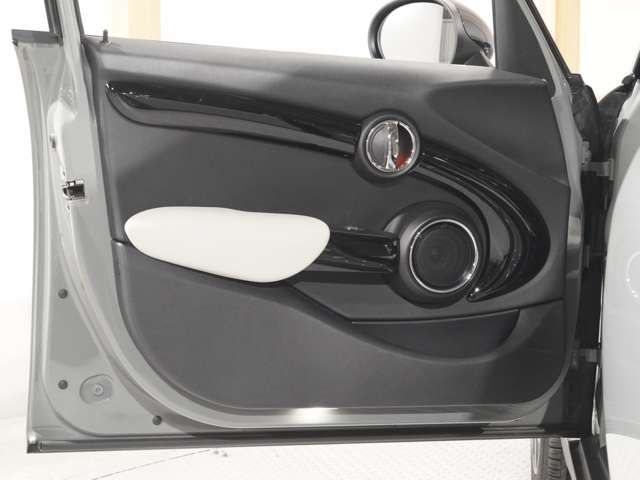 BMW MINI COOPER D 5DOOR 2018 Image 31
