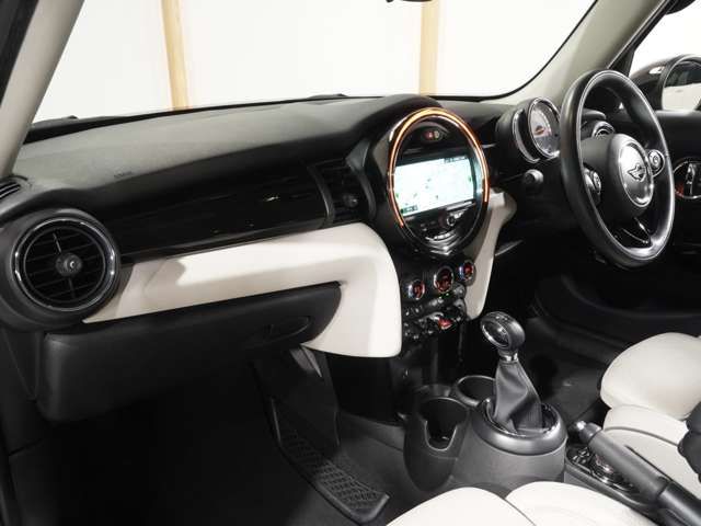 BMW MINI COOPER D 5DOOR 2018 Image 31