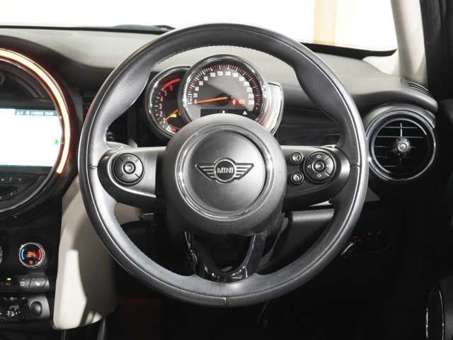 BMW MINI COOPER D 5DOOR 2018 Image 31