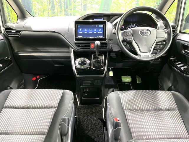 TOYOTA VOXY 2018 Image 31
