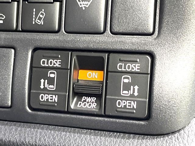 TOYOTA VOXY 2018 Image 31