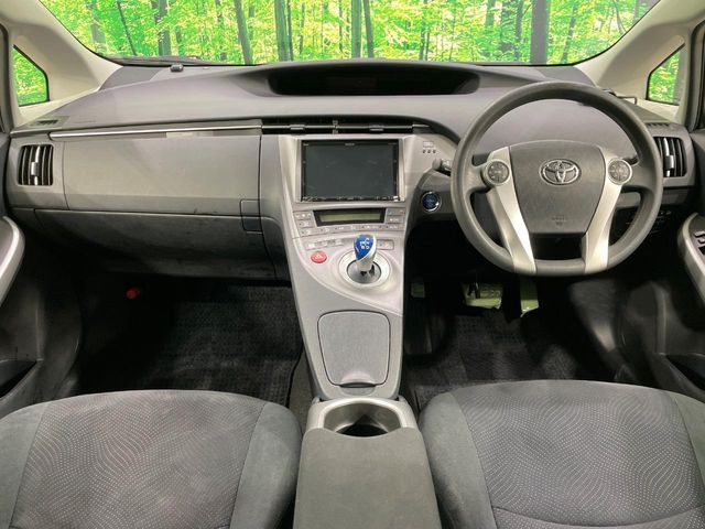 TOYOTA PRIUS 2015 Image 31