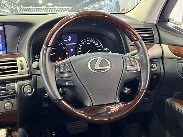 TOYOTA LEXUS LS460 2012 Image 31