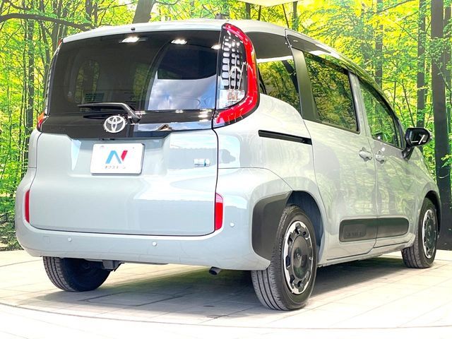 TOYOTA SIENTA HYBRID 2024 Image 31
