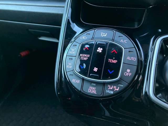 TOYOTA NOAH HYBRID 2017 Image 31