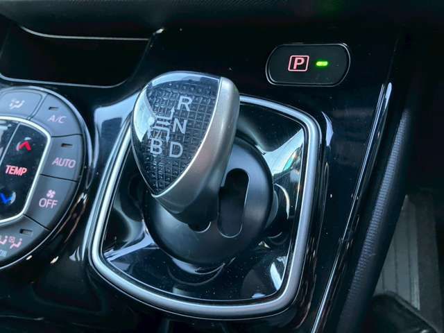 TOYOTA NOAH HYBRID 2017 Image 31