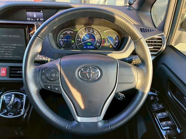 TOYOTA NOAH HYBRID 2017 Image 31