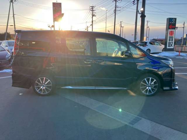 TOYOTA NOAH HYBRID 2017 Image 31