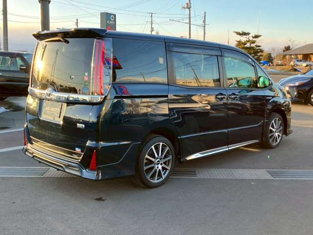 TOYOTA NOAH HYBRID 2017 Image 31