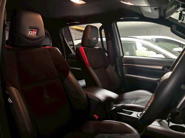 TOYOTA HILUX 4WD 2023 Image 31