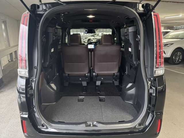 TOYOTA ESQUIRE HYBRID 2017 Image 31