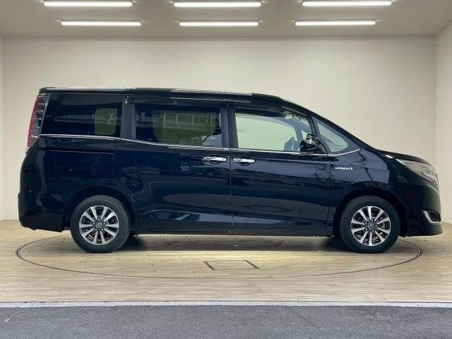 TOYOTA ESQUIRE HYBRID 2017 Image 31