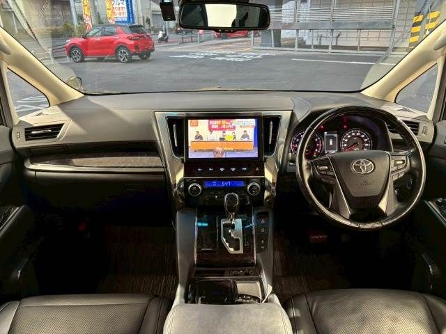TOYOTA VELLFIRE 2018 Image 31