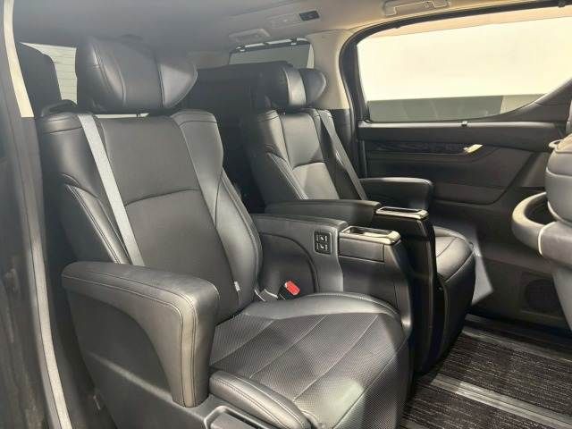 TOYOTA VELLFIRE 2018 Image 31