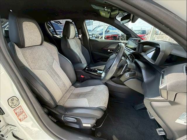 PEUGEOT 208 2020 Image 31