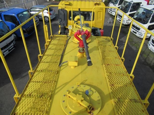 NISSAN DIESEL QUON 2010 Image 31