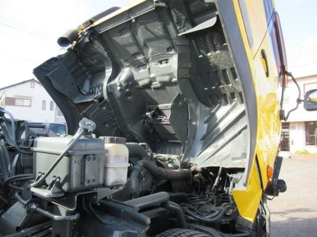 NISSAN DIESEL QUON 2010 Image 31