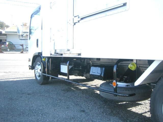 ISUZU ELF 2016 Image 31