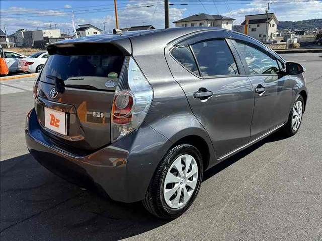 TOYOTA AQUA 2013 Image 31