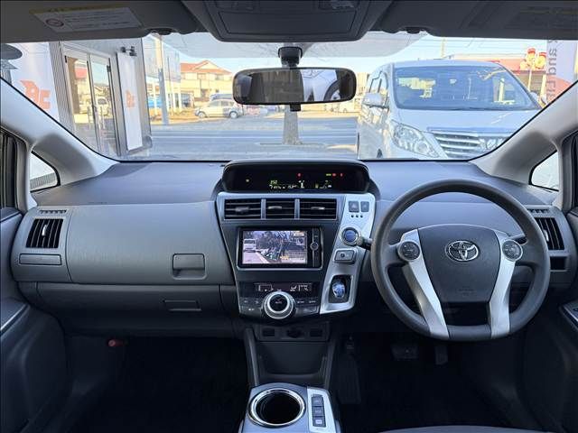 TOYOTA PRIUS ALPHA 2012 Image 31