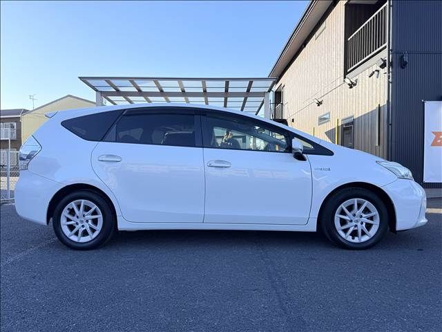 TOYOTA PRIUS ALPHA 2012 Image 31