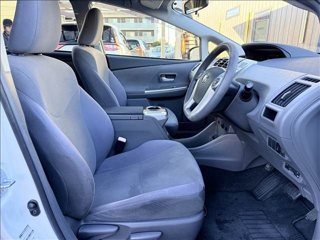 TOYOTA PRIUS ALPHA 2012 Image 31