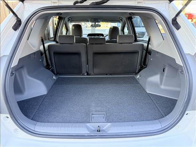 TOYOTA PRIUS ALPHA 2012 Image 31