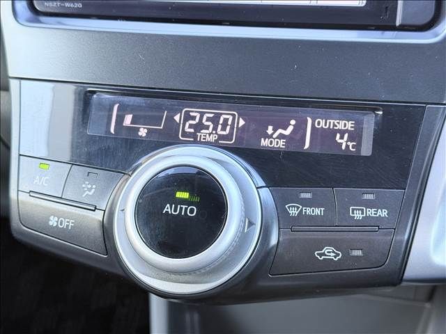 TOYOTA PRIUS ALPHA 2012 Image 31