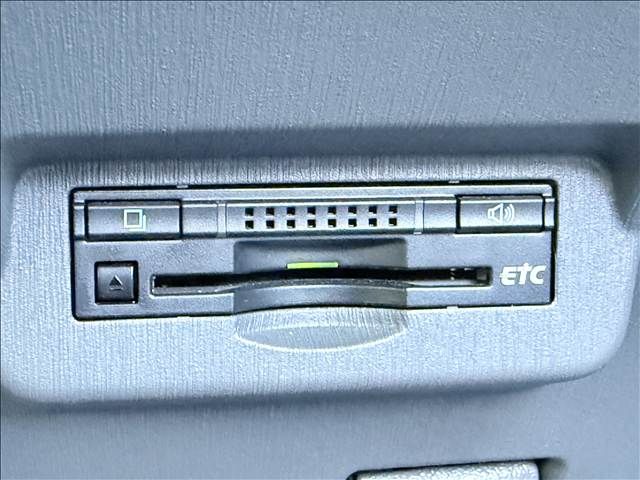 TOYOTA PRIUS ALPHA 2012 Image 31