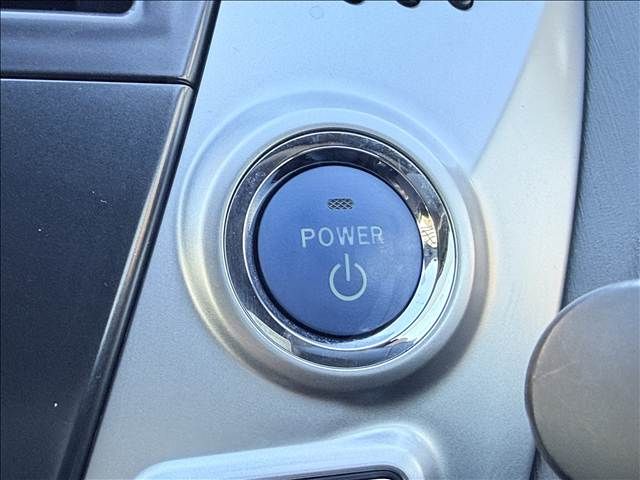 TOYOTA PRIUS ALPHA 2012 Image 31