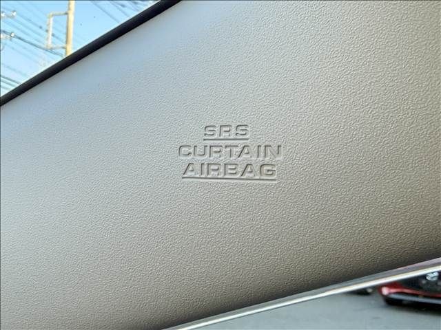 TOYOTA PRIUS ALPHA 2012 Image 31