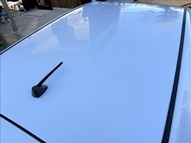 TOYOTA PRIUS ALPHA 2012 Image 31