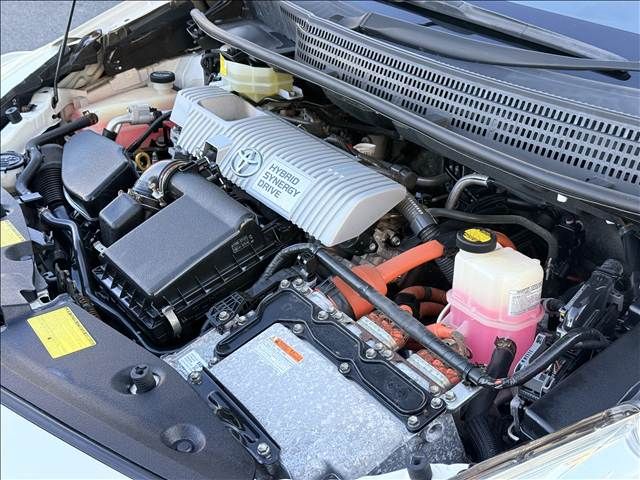 TOYOTA PRIUS ALPHA 2012 Image 31