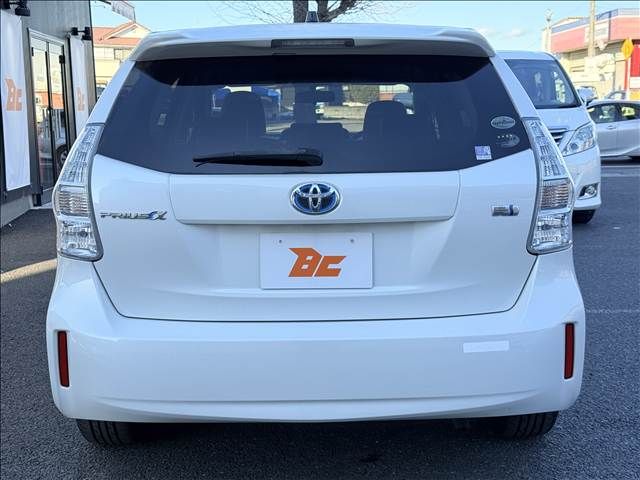 TOYOTA PRIUS ALPHA 2012 Image 31