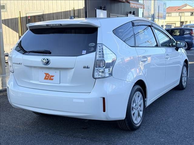 TOYOTA PRIUS ALPHA 2012 Image 31