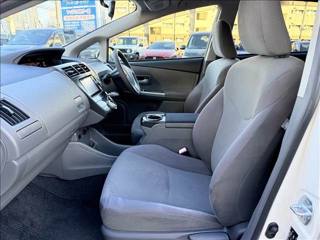 TOYOTA PRIUS ALPHA 2012 Image 31