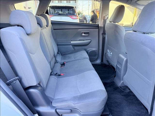 TOYOTA PRIUS ALPHA 2012 Image 31