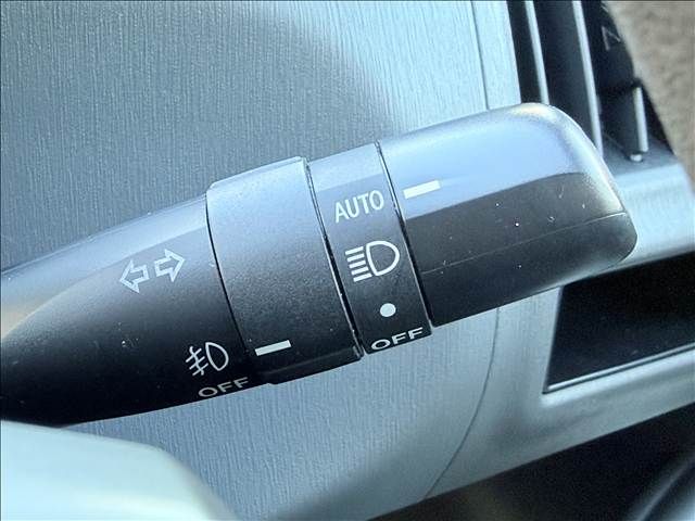 TOYOTA PRIUS ALPHA 2012 Image 31