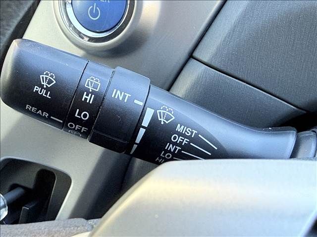 TOYOTA PRIUS ALPHA 2012 Image 31