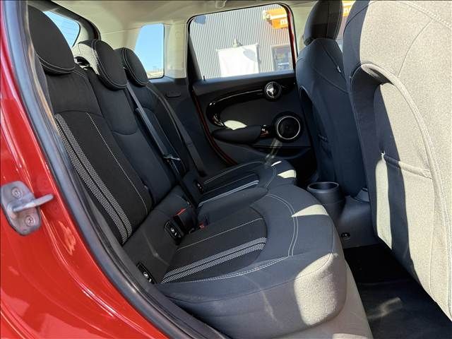 BMW MINI COOPER S 5D 2015 Image 31