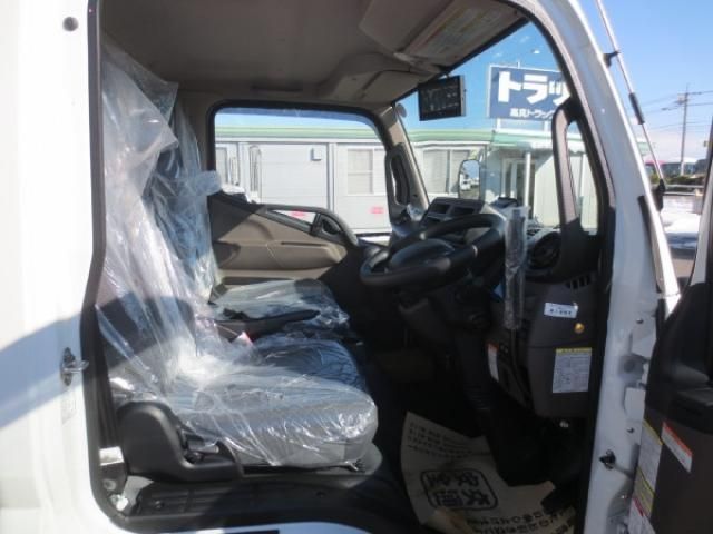 MITSUBISHI CANTER 2025 Image 31