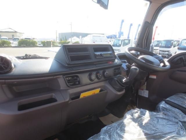 MITSUBISHI CANTER 2025 Image 31