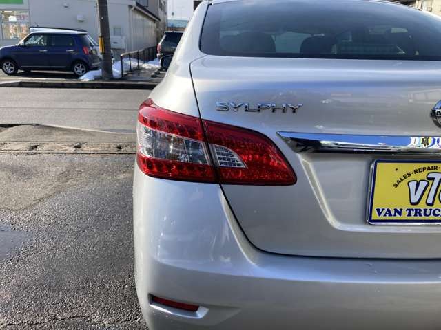 NISSAN SYLPHY 2013 Image 31