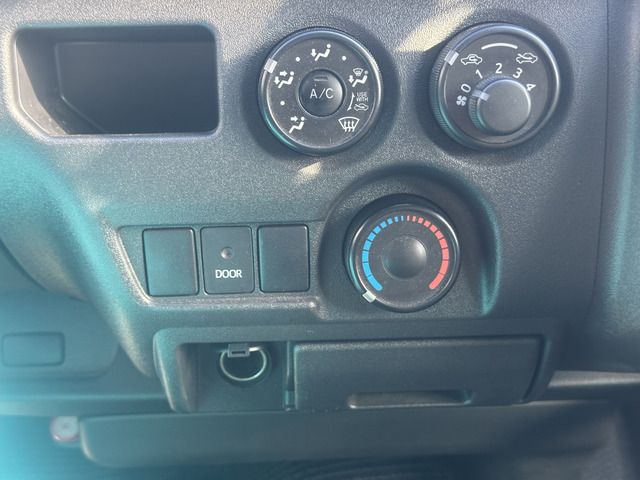 TOYOTA HIACE VAN 2WD 2019 Image 31
