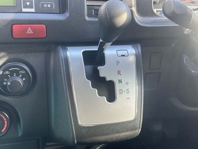 TOYOTA HIACE VAN 2WD 2019 Image 31