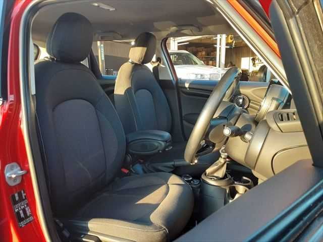 BMW MINI COOPER D 5DOOR 2019 Image 31