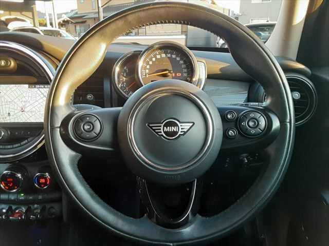 BMW MINI COOPER D 5DOOR 2019 Image 31