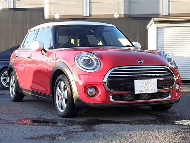 BMW MINI COOPER D 5DOOR 2019 Image 31